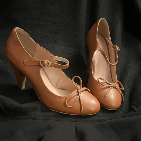 Quaint Tan Heel with Ankle Strap and Bow - Picture 1 of 2